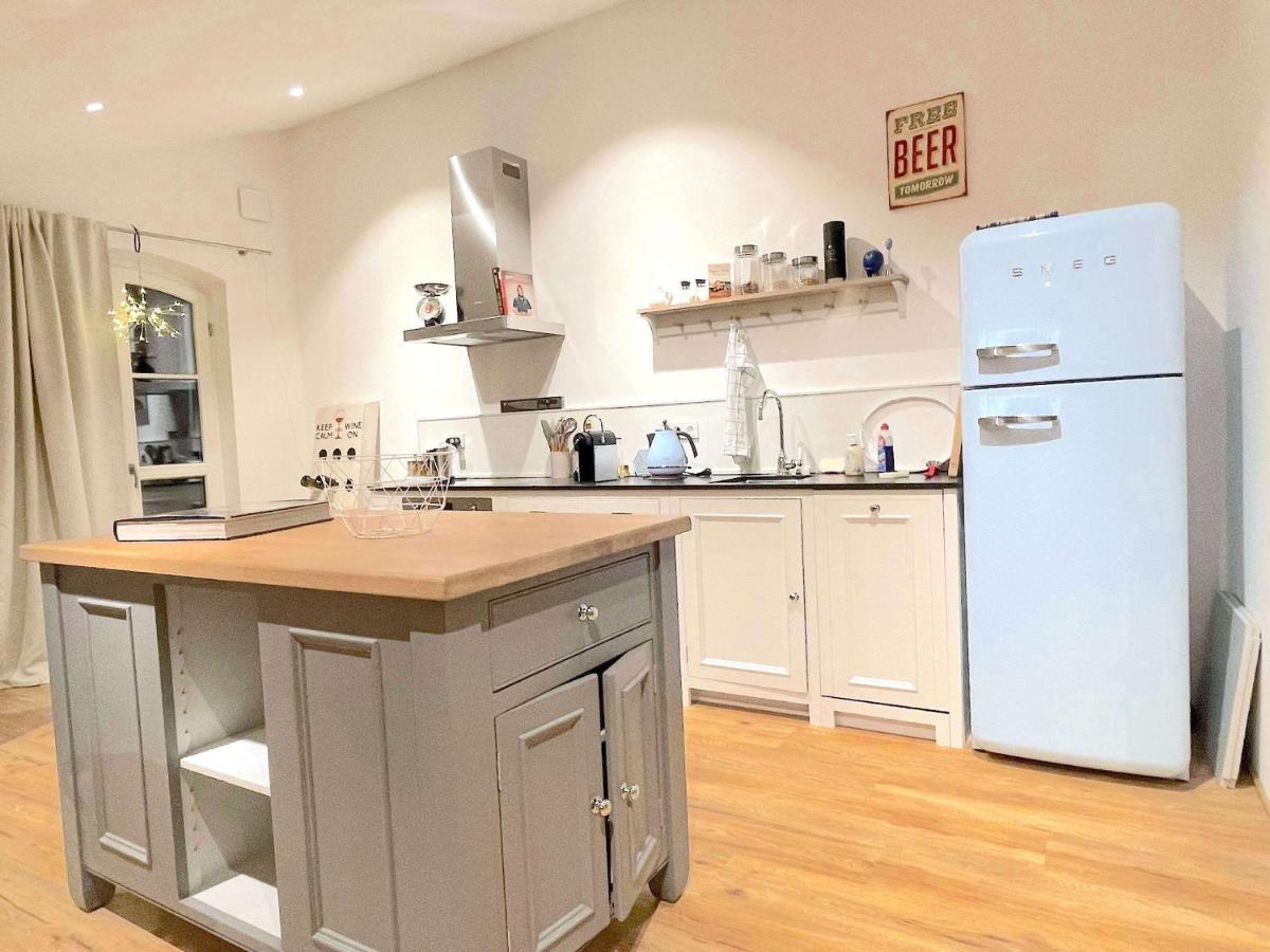 Sonniges Dg Apartment Nahe Bahnhof In 그문트암테게른제 외부 사진