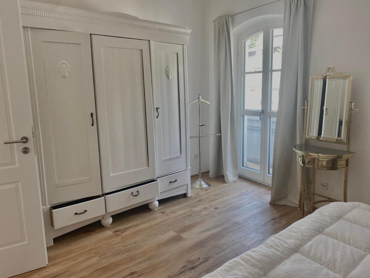 Sonniges Dg Apartment Nahe Bahnhof In 그문트암테게른제 외부 사진